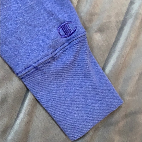 Champion Sweatshirt - Picture 3 of 5